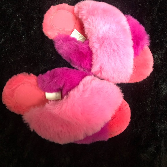 Girls' Brooklyn Crossband Fur Slippers - Cat & Jack™ - Picture 5 of 9